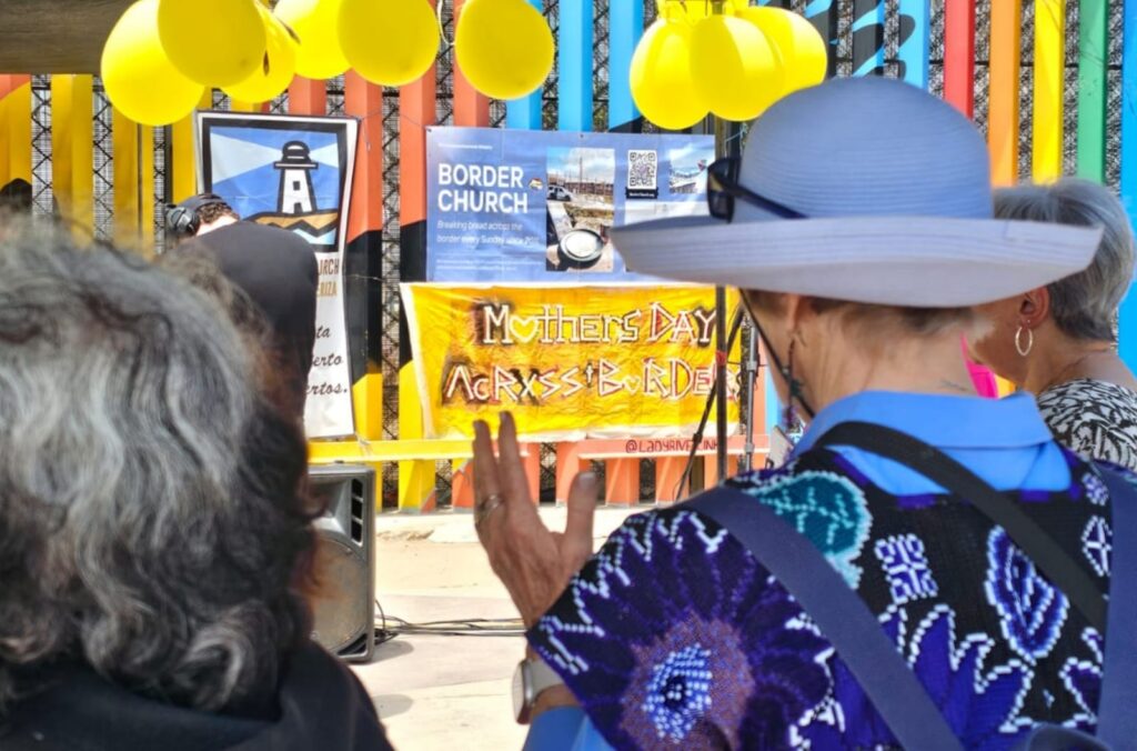 Madres deportadas encuentran memoria y resistencia en la frontera